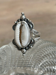 Cowrie Shell Ring Q~Q1/2