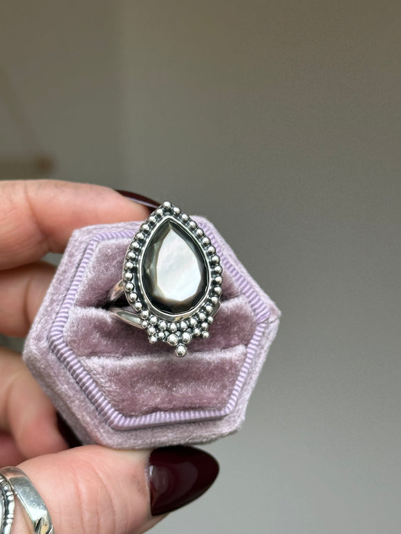 Black Mother of Pearl Decorative Ring Size R
